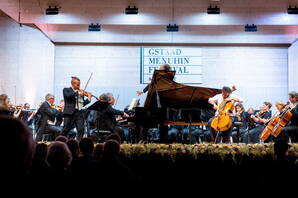 Zoom: Royal Philharmonic Orchestra, Vasily Petrenko, Dmitry Smirnov, Edgar Moreau, Sergei Babayan, Zürcher Sing-Akademie, Festival-Zelt Gstaad