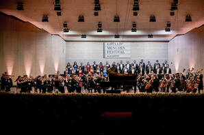 Zoom: Royal Philharmonic Orchestra, Vasily Petrenko, Dmitry Smirnov, Edgar Moreau, Sergei Babayan, Zürcher Sing-Akademie, Festival-Zelt Gstaad